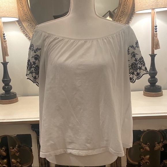 2/$25 H&M White with Black Eyelet Embroidery Off Shoulder Sleeve Top Large L - Picture 1 of 6
